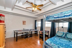 4 bedrooms, desk, iron/ironing board, travel cot