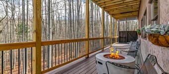 New! Big Deck, Views, Hot Tub, Fire, Game Rm, Open Living, Grill