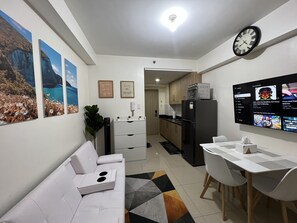 Living area - 1-bedroom Condo in Pasay, Near Mall of Asia! (Pasay)