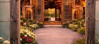 Luxury Scandinavian Retreat in Mont Tremblant with Spa