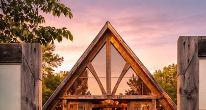 Luxury Scandinavian Retreat in Mont Tremblant with Spa