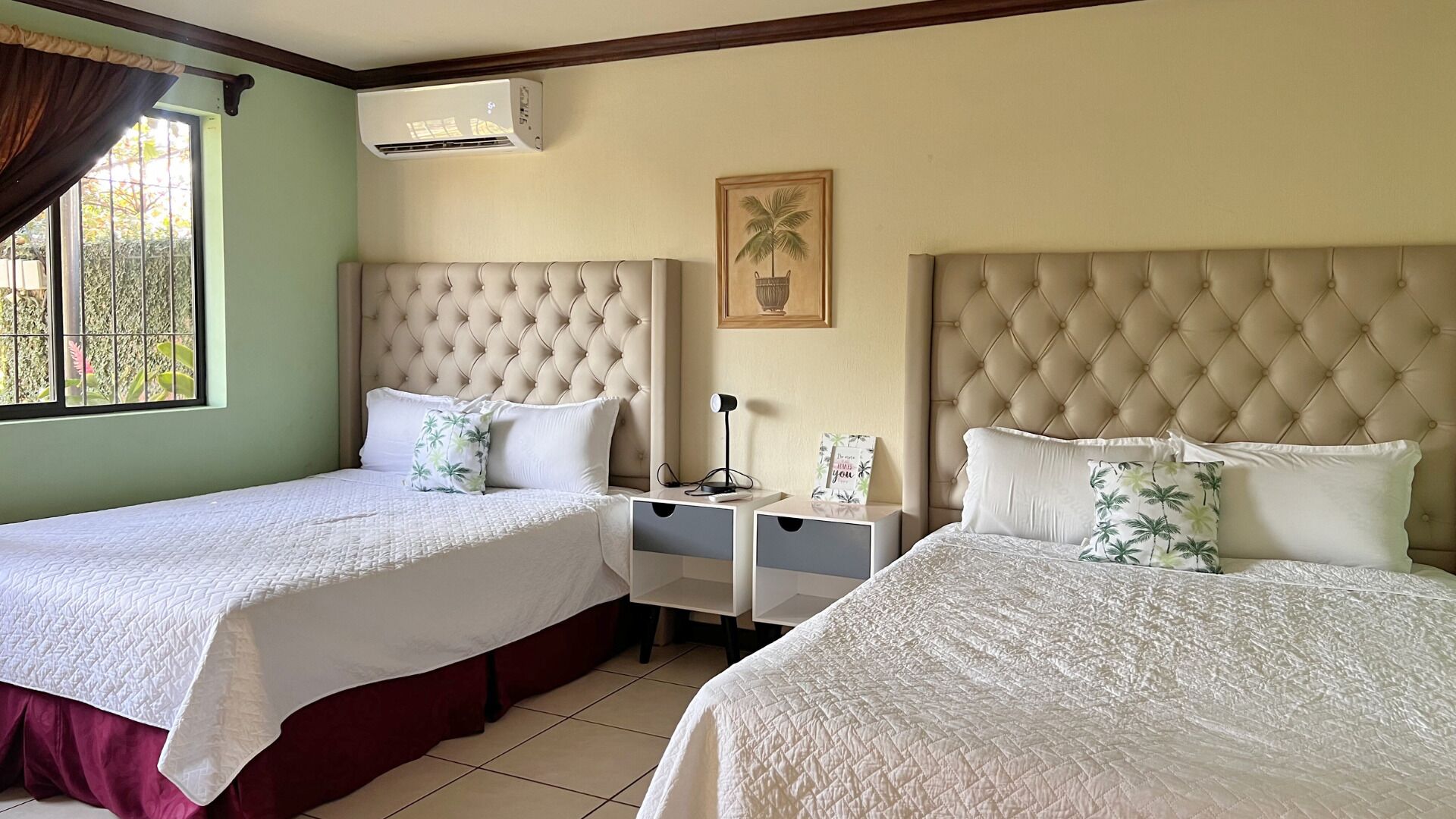 Caja de seguridad en la habitación, cortinas blackout y wifi gratis 