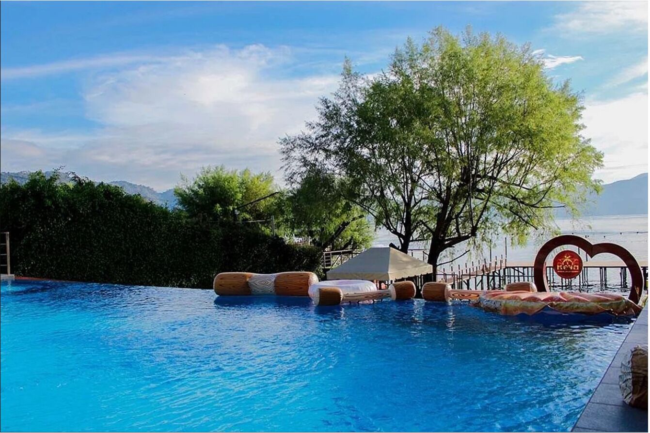 Hồ bơi ngoài trời 