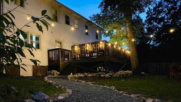 Property grounds - King’s Den-Fire pit Grill Big yard Balcony (Fayetteville)