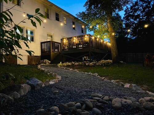 King’s Den- Fire pit Grill Big yard