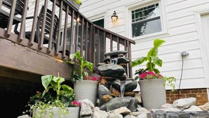 Property grounds - King’s Den-Fire pit Grill Big yard Balcony (Fayetteville)