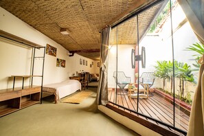 Classic Loft | 1 bedroom, laptop workspace, free WiFi, bed sheets