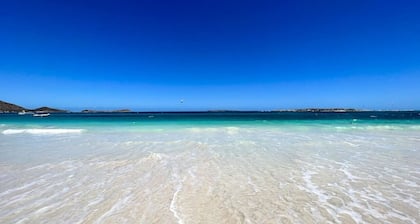 Costa Rose beach front with pool in Orient Bay