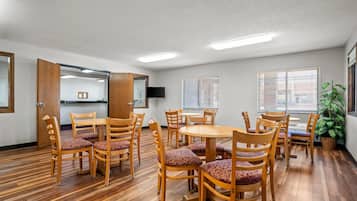 Free daily continental breakfast