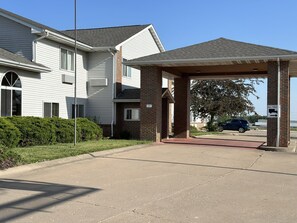 Front of property - Econo Lodge El Paso, IL (El Paso)