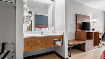 Premium bedding, iron/ironing board, free WiFi, bed sheets