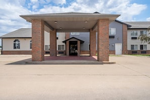 Exterior - Econo Lodge El Paso, IL (El Paso)