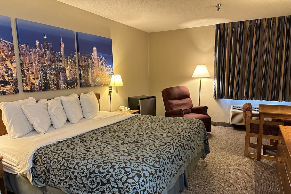 Premium bedding, iron/ironing board, free WiFi, bed sheets