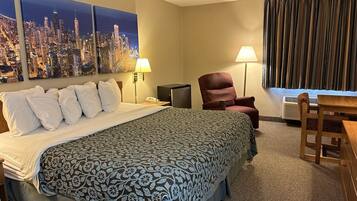 Standard Room, 1 King Bed | Premium bedding, iron/ironing board, free WiFi, bed sheets