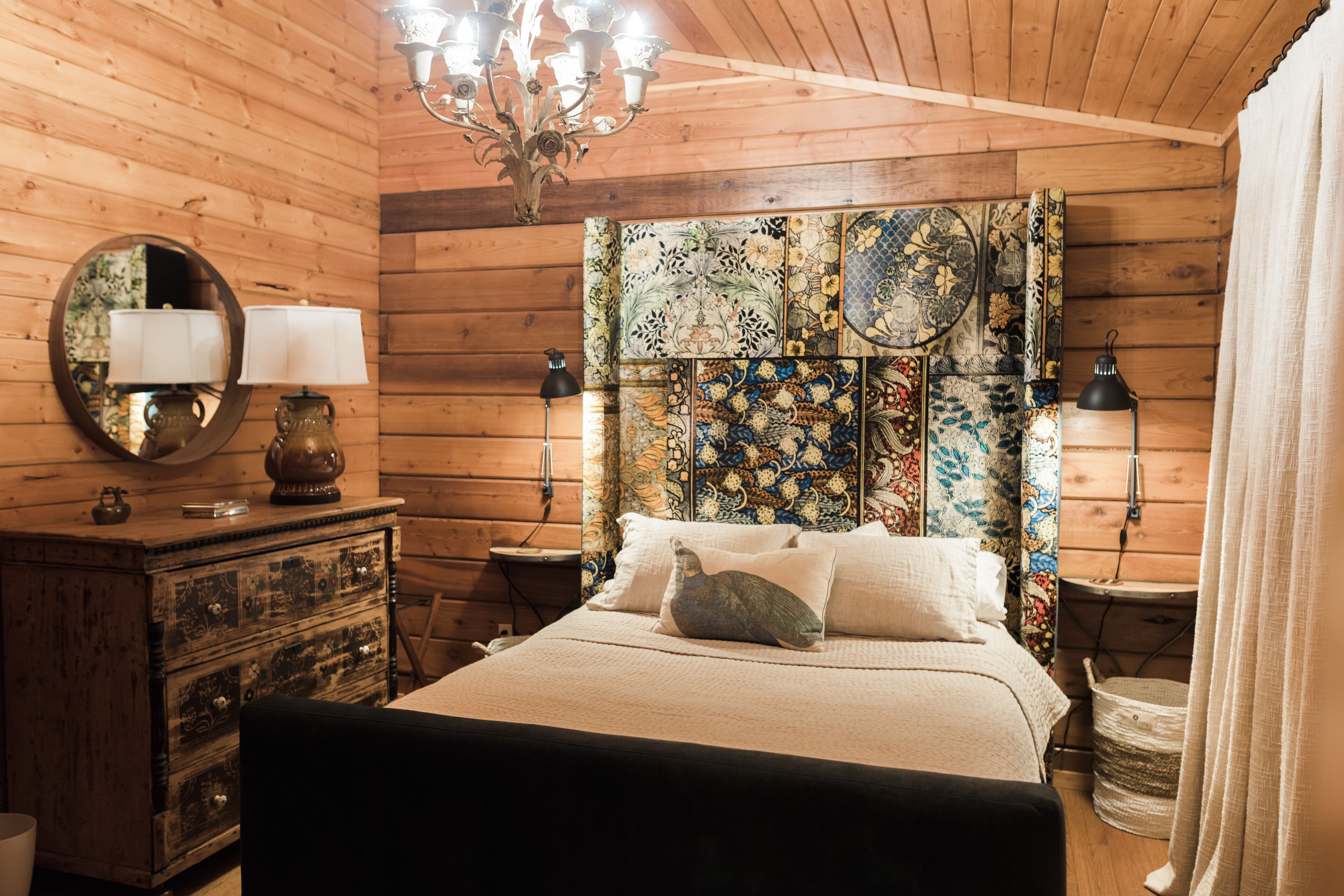 Quintessential cabin in the woods.  Minutes from quaint downtown Highlands, NC. 