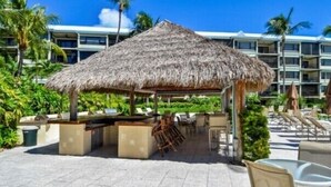 Outdoor dining - Direct Oceanfront with private staircase to beach prestigious Islamorada CondoComplex (Islamorada)