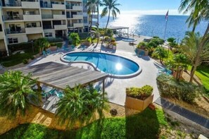 A heated pool - Exceptional condo with panoramic views of the Atlantic Ocean. (Islamorada)