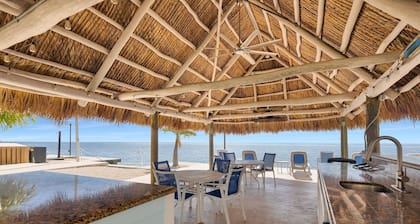 Darling condo with panoramic views of the Atlantic Ocean