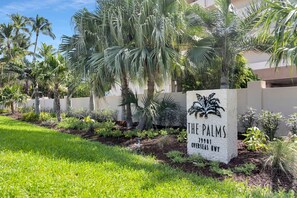 Exterior detail - Darling condo with panoramic views of the Atlantic Ocean (Islamorada)