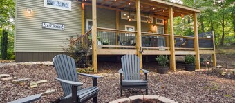 Mountain Abode Tiny House: Your Perfect Getaway Surrounded by Nature