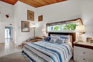 5 bedrooms, desk, iron/ironing board, travel crib