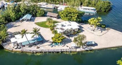 2 houses located on a private peninsula.