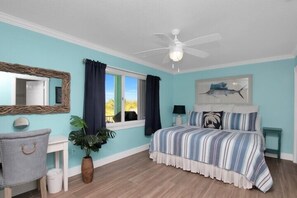 4 bedrooms, WiFi, bed sheets - Waterfront Home With Swimming Pool (Tavernier)