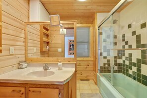 Shower, bidet, towels - Loons Landing - Relax on the lake, your perfect Traverse City retreat. (Traverse City)