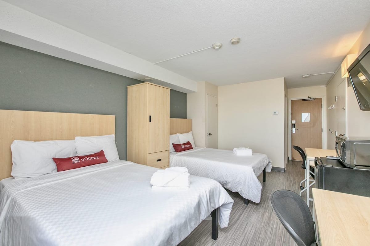 Habitación económica, 2 camas dobles | 1 dormitorio, wifi gratis, ropa de cama