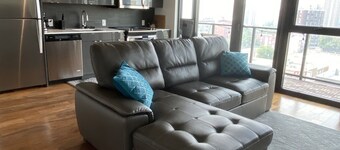 Downtown luxury 1 bedroom sleeps 3 wifi and laundry 