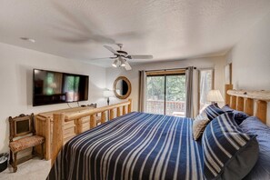 3 bedrooms, iron/ironing board, WiFi, bed sheets - The Shamrock- Steps from Downtown Murphys! (Murphys)