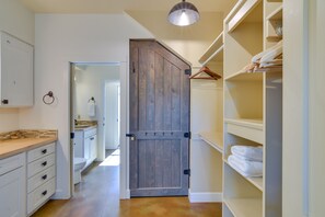 Interior - Buena Vista Vacation Home: Hot Tub, Mountain Views (Buena Vista)