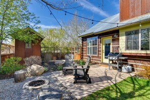 Outdoor dining - Buena Vista Vacation Home: Hot Tub, Mountain Views (Buena Vista)