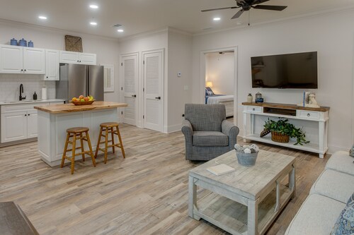 WFH-Friendly Condo Rental in Nashville, Georgia!