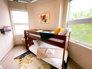 2 chambres, fer et planche à repasser, lit parapluie, Wi-Fi gratuit