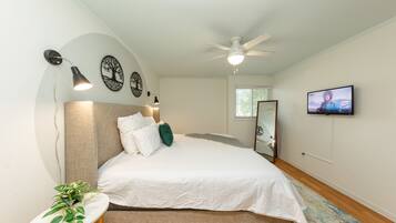 2 bedrooms, iron/ironing board, travel crib, free WiFi