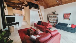 Una Smart TV, una chimenea