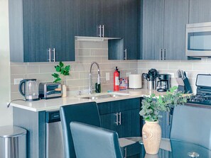 Fridge, microwave, oven, stovetop