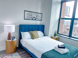 2 habitaciones, tabla de planchar con plancha y cuna de viaje 