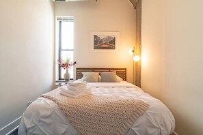3 bedrooms, iron/ironing board, travel cot, free WiFi