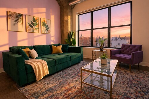Premium 2BR Michigan Suite with Skyline Views Near McCormick Place & Lakefront