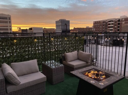 Luxury 3BR Suite with Patio Skyline Near McCormick Place & Soldier Field