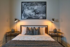 3 bedrooms, iron/ironing board, travel cot, free WiFi - Luxury 3BR Suite with Patio Skyline Near McCormick Place & Soldier Field (Chicago)