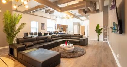 Luxurious HUGE Penthouse with 4000+ Games, Arcades