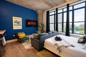 1 bedroom, iron/ironing board, travel cot, free WiFi - McCormick Place Studio with optional parking for up to 4 guests (Chicago)