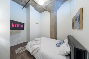 2 bedrooms, iron/ironing board, travel cot, free WiFi