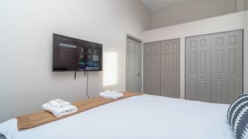 2 bedrooms, iron/ironing board, travel cot, free WiFi