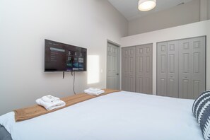 2 soverom, strykejern/-brett, reiseseng for barn og wi-fi (inkludert)