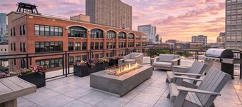 South Loop 2BR Retreat Near Grant Park, Soldier Field & Columbia College