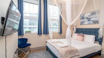 2 bedrooms, iron/ironing board, travel cot, free WiFi